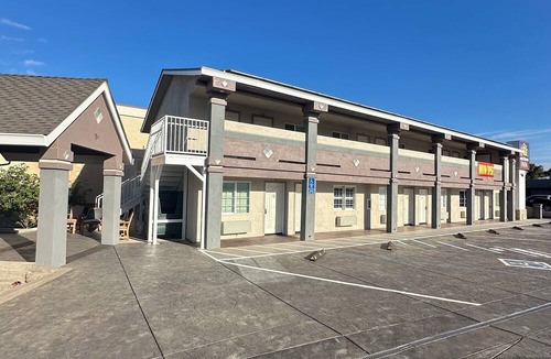Los Banos Hotel | Hometown Inn