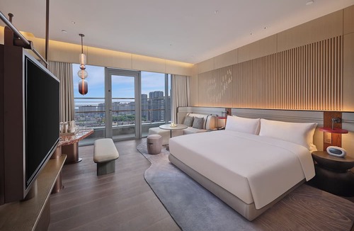 Luolong Hotel | The Reserve Hotel Luoyang, Curio Collection By Hilton