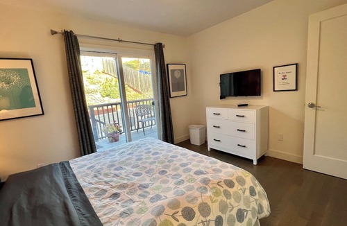 Sunset District House | Modern 3 bedroom 2 bath on Private flat on 2nd floor. Heart of the Sunset!