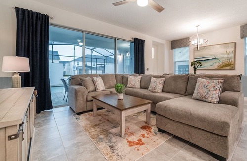 Bay Lake Apartment | 5 Bedroom Townhome 728537 by Houzlet