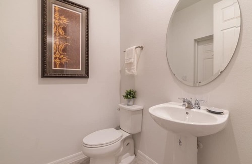 Bay Lake Apartment | 5 Bedroom Townhome 728537 by Houzlet