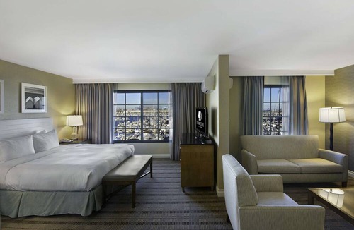 Fort MacArthur Hotel | DoubleTree by Hilton San Pedro - Port of Los Angeles