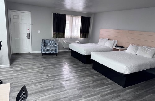 Benton Tract Hotel | Travelodge by Wyndham Redding CA