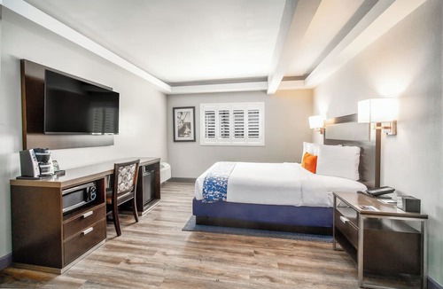 East Village Hotel | Inn at 50 at Long Beach Convention Center