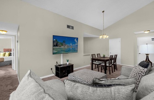 Ventura Apartment | Upstay Condo Near MCO Airport w Golf Pool