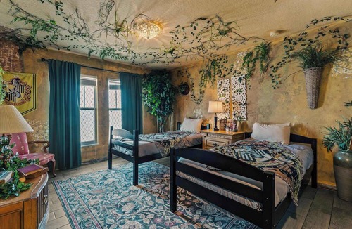 Lakeside Estates House | Magical 4 Bedroom House sleeps 9 people