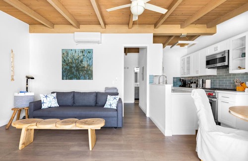 Central Malibu Condo | Ultra Premium Malibu Road Beach House with AC PRIVATE BEACH