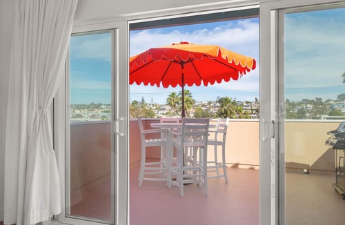Encinitas Apartment | Sunset Suite: Ocean Views, Bright, Balconies, Walkable!
