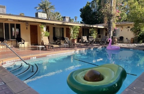 Historic Tennis Club Apartment | Room 7️⃣ Studio in a charming boutique hotel, by the pool in downtown PS 🌼