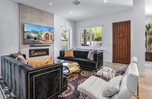 Historic Tennis Club Condo | Vista Montaña - Beautiful downtown townhome!