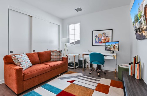Historic Tennis Club Condo | Vista Montaña - Beautiful downtown townhome!
