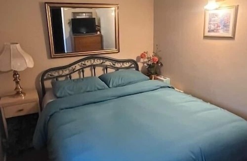 Ione Cottage | Cozy Rustic Rose Cottage. 3 private Beds.Close to Town,Nature and the Zen Life!