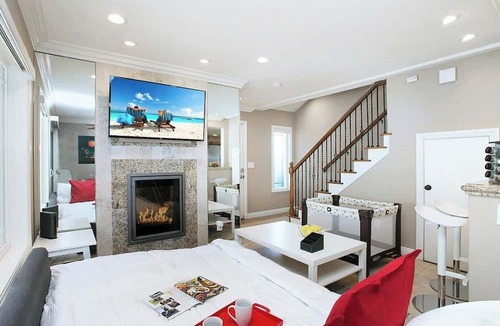 Westside Costa Mesa Condo | Costa Mesa/Newport-Patio-Free Parking-CM2