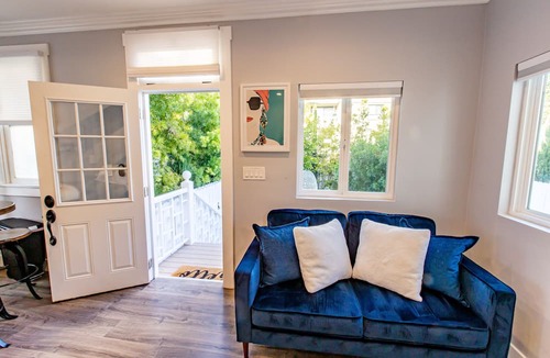 Hillcrest Condo | Stunning Dream Studio in Hillcrest! Hot Tub Parking AC Grill WashDryer KingBed