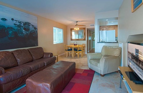 West Newport Condo | Bright and Cheery and Green.a beautiful lower unit with lots of personality!