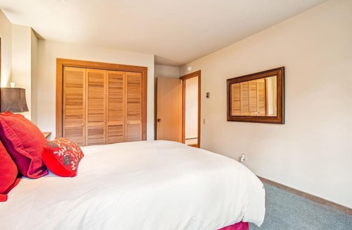 Tahoe City Condo | Eagles Nest Lakeview Condo #28