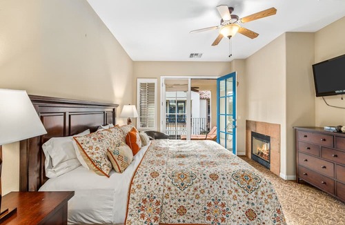 La Quinta Condo | Mountain View! Luxurious Villa with Stunning Views, Pet Friendly - Upstairs with Garage (C56)