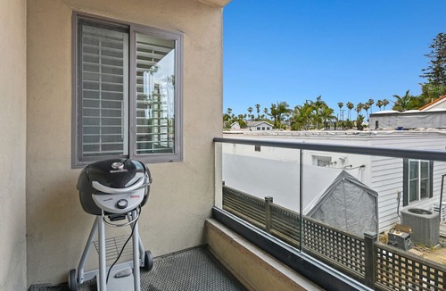 Crown Point Condo | Pacific Blue Three| Walk to the Beach | 3 BR Home
