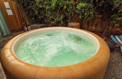 Fairview Park House | Berkeley Retreat w/ Chef’s Kitchen & Hot Tub
