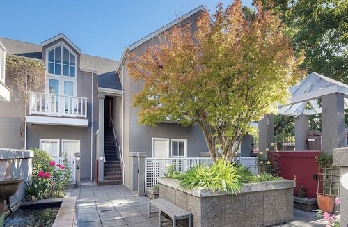 Santa Rosa Hotel | Charming Double Queen Room Near Bodega Bay + Scenic Spots for Nature Lovers