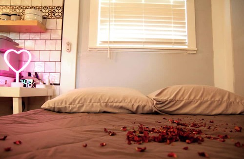 Tehama County House | Romantic Hidden Tiny Home, 1 mile from the Sacramento river