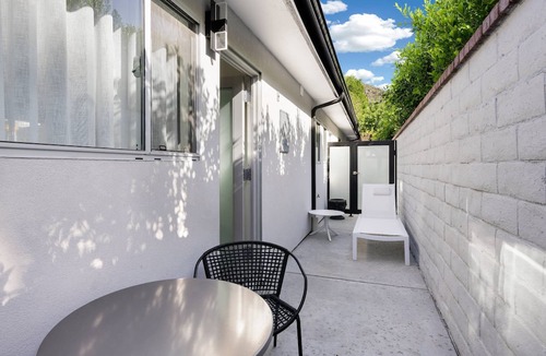 Historic Tennis Club Condo | Luxurious Tennis Club Bungalow 2 with Mountain Views and Walks to Downtown Palm Springs!
