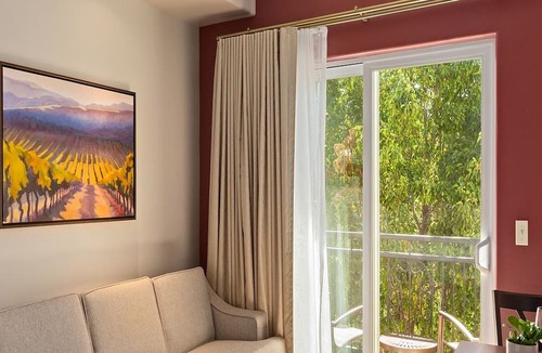 Napa Condo | Romantic Studio in Napa- Wine Country Getaway