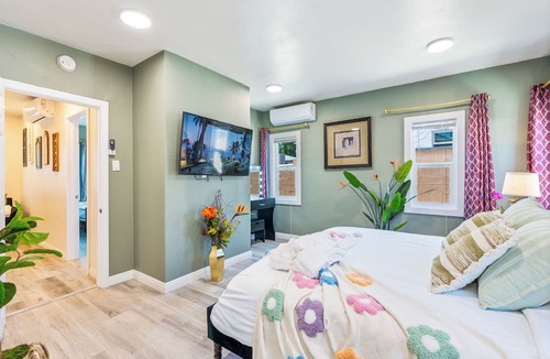 Alhambra Apartment | Detached house 2 Bedroom 1 Bathroom Prime & Private location King Bed! 1109