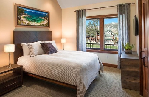Lakeside Park Condo | Huge Condo Near the Gondola | 2 Hot Tubs + Pool