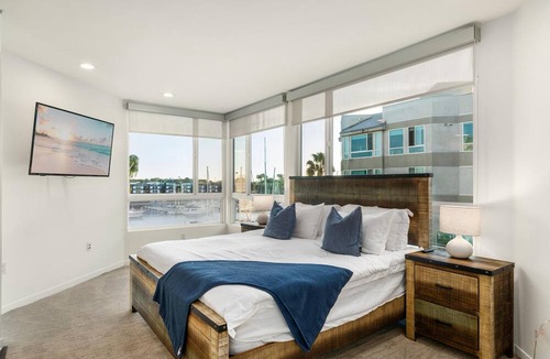 Marina del Rey Apartment | Navagio' Penthouse Floor Private Rooftop High Ceiling Marina View Pool Gym Sauna