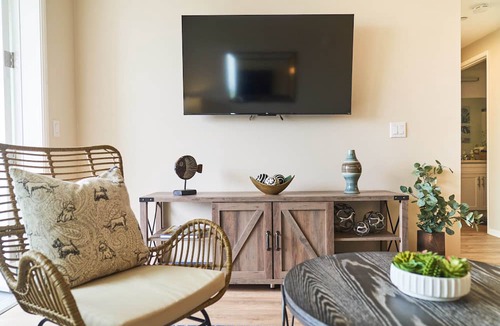 North Park Apartment | Luxury 2BD 2BA, BRAND NEW/PETS/CLOSE TO EVERYTHING/BOHO+COZY VIBES