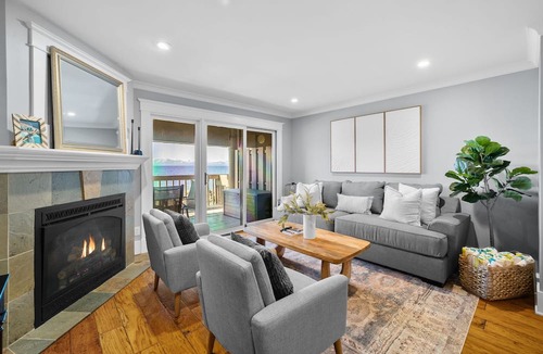 Tahoya Shores Condo | Chateau Chamonix 37 - Tahoe Lakefront Condo with Beach Access & Dual Balconies Near Kings Beach