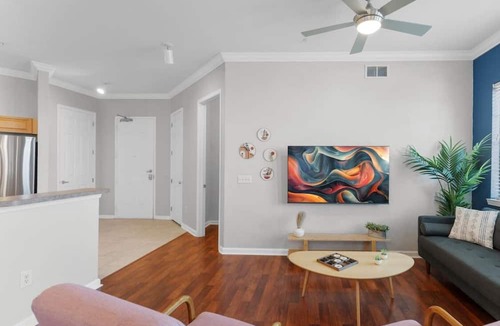 Loughman Apartment | 721TR 2BR Condo APT Heated Pool HotTub King Bed