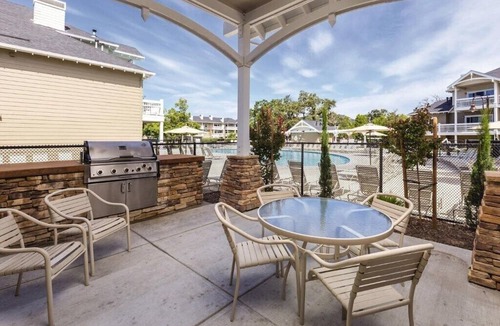Windsor Condo | Windsor | Wine Country | Pool & Vineyards | 2BR Twin