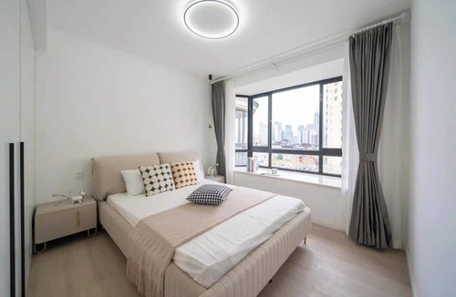 Huangpu Apartment | Easternhub-Chic 2-bedroom apartment with AC, WiFi in marvelous Shanghai
