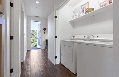 Downtown Apartment | Pine at Evergreen - Boutique Hotel