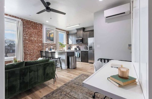 Tulare Apartment | Stylish Downtown Studio Loft Above Tap Yard