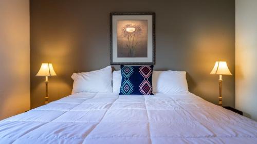 San Miguel House | Vista Vine Cottage by AvantStay