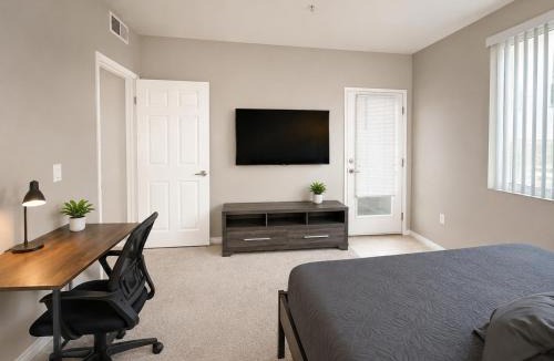 Marina del Rey House | Private Room & Private Bath in Shared Apartment with Pool - Hot Tub - Gym - Sauna