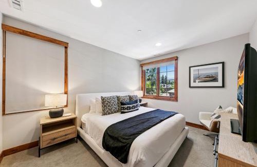 Sierra Shores Apartment | Luxury Lakefront Remodel BBQ Hot Tub near Heavenly PEAK SS6