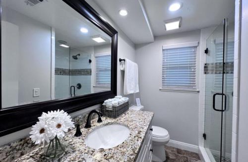 Hermosa Village House | Sensational 6 Bedroom 4 Bathroom Pool Home (3 Master Bedrooms W/bathrooms)
