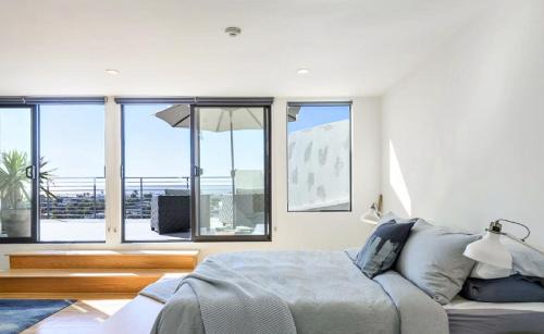 Hermosa Beach Apartment | Three Bedroom Residence with Private Rooftop Deck