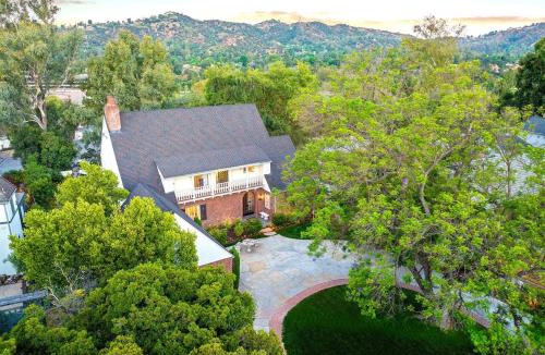 North Arroyo Villa | Stunning Rose Bowl Mansion 5 Minutes Walk!