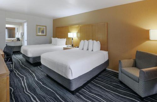 Downtown Hotel | Ramada by Wyndham Costa Mesa/Newport Beach