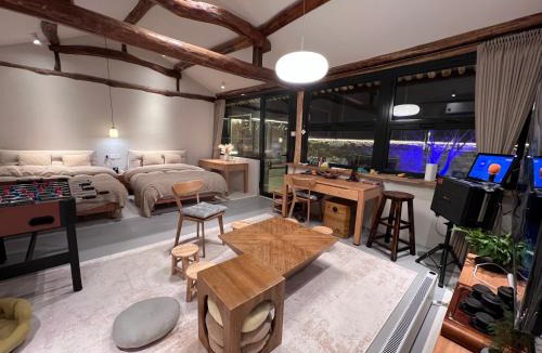 Huairou House | 水长城枣栗别院5卧7床16人侘寂疗愈团建轰趴烧烤篝火麻将Ktv儿童蹦床嬉水宠物