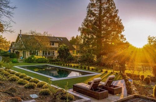 Windsor House | Farmhouse With Pool, Hot Tub And Tastings Included