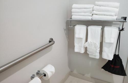 Fremont Hotel | Holiday Inn Express Fremont - Milpitas Central by IHG