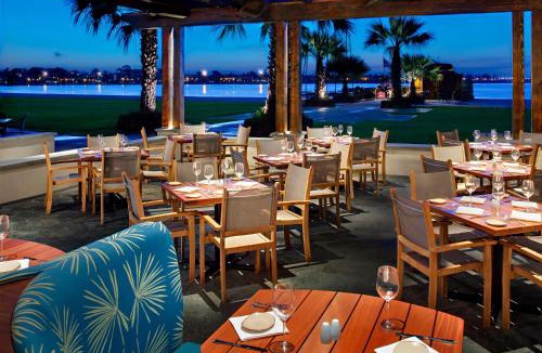 Crown Point Hotel | Catamaran Resort Hotel and Spa