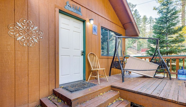 1 Mi to Skiing! Cabin Hideaway on June Lake Loop