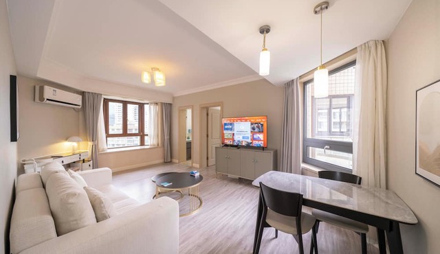 Tyms 1BR APT Gubei International Garden